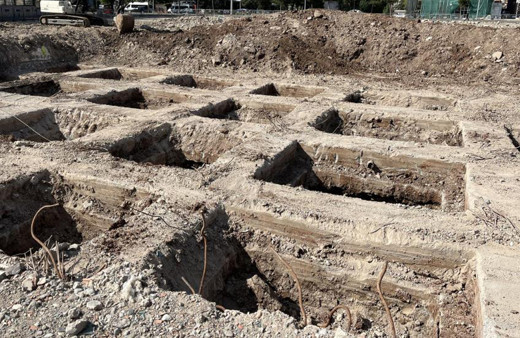Kahramanmaraş depreminde 89 kişiye mezar olmuştu: Galeria Sitesi’nin zemin blokları gözüktü!