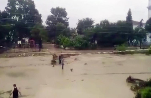 Meteoroloji uyarmıştı: Sakarya'yı sağanak yağış vurdu: Bazı bölgeleri su bastı!