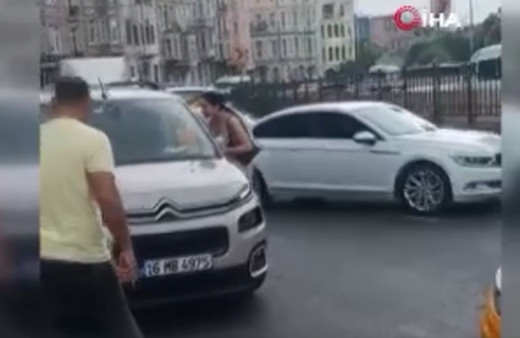 Sarhoş kadın sürücü ortalığı birbirine kattı, vatandaşlar çareyi aracın anahtarını almakta buldu