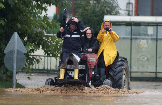 Düzce'de sağanak nedeniyle dereler taştı, bazı yollar kapatıldı!