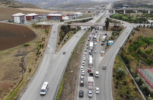 43 ilin geçiş güzergahını yoğun yağış vurdu! Kazalar peş peşe geldi: Yaralılar var...