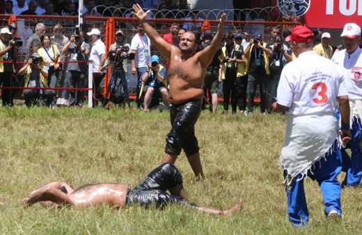 Kırkpınar Yağlı Güreşleri'nde yarı finale çıkan isimler belli oldu