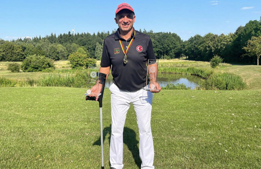 Engelli milli golfçü Mehmet Kazan, Almanya'da 2 birincilik kupası kazandı