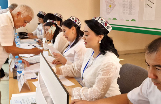 Özbekistan'da cumhurbaşkanı erken seçimi için oy kullanma işlemi başladı