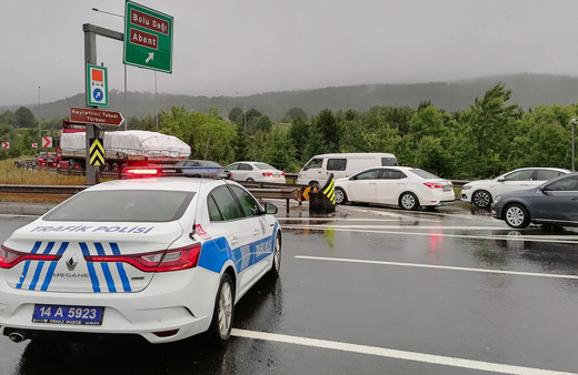 TEM Otoyolu'nda heyelan! Ankara-İstanbul otoyolu trafiğe kapatıldı
