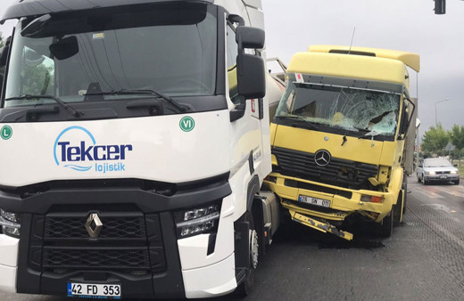 Konya'da TIR kırmızı ışıkta bekleyen araçlara çarptı, 12 kişi yaralandı!