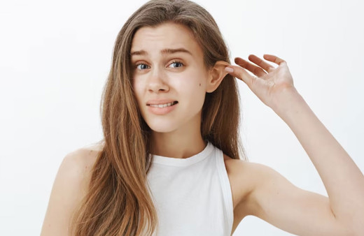 Doktor uyarıyor: Kulaklara zarar veren 7 şeye dikkat!