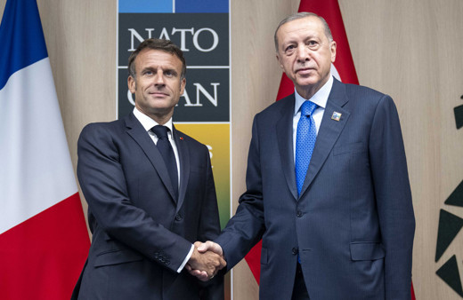 Cumhurbaşkanı Erdoğan Litvanya'da! Diplomasi trafiği başladı: Macron ile sürpriz görüşme!