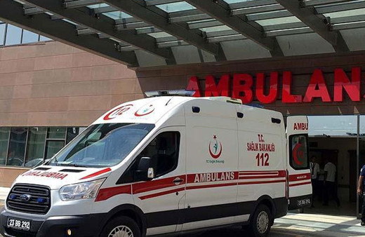 Askeri araçla otomobil çarpıştı: 1 kişi öldü, 13 asker yaralı