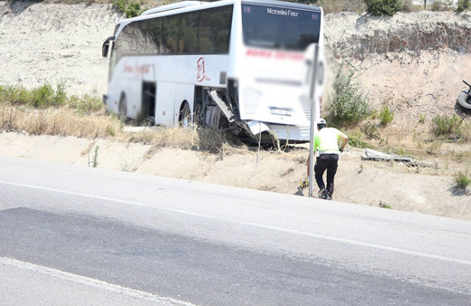 Çanakkale'de yolcu otobüsü kontrolden çıktı! Yaralılar var