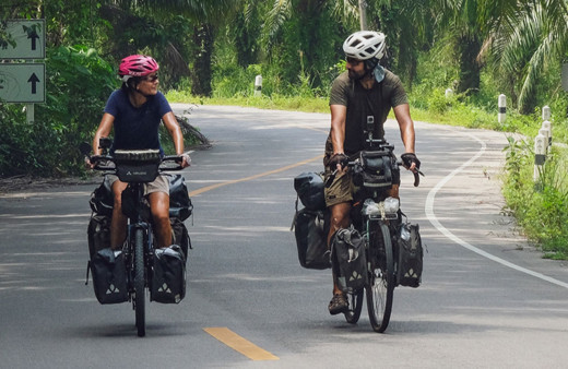 Bisikletle dünya turu! 12 bin kilometre pedal çevirip 12 ülke gezdiler!