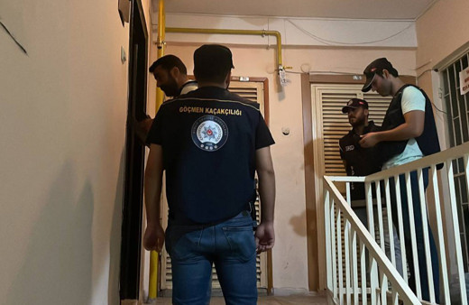 5 ilde göçmen kaçakçılarına şafak operasyonu!