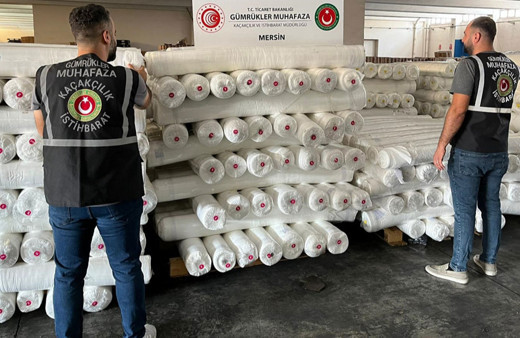 Mersin'de 267 bin metre kaçak kumaşa el konuldu
