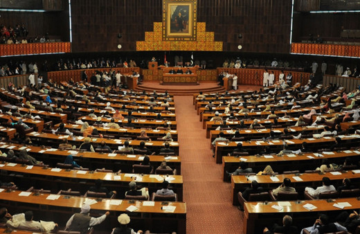 Pakistan'da 13 Ağustos'tan önce parlamento feshedilebilir!