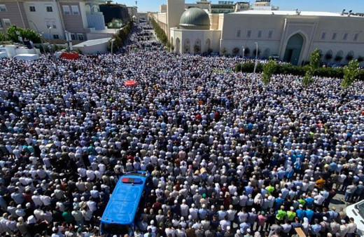 Menzil cemaati lideri Abdülbaki El Hüseyni'yi 250 bin kişi uğurladı 20 kilometrelik araç kuyruğu oluştu
