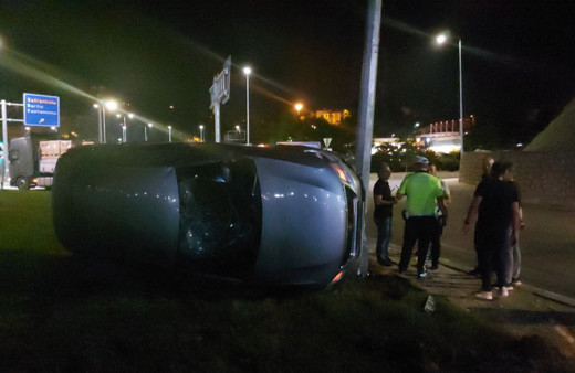 Karabük'te çalıntı otomobille polisten kaçan ehliyetsiz sürücü kaza yaptı!