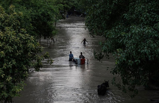 Hindistan'da muson yağmurlarında ölenlerin sayısı 100’ü aştı!