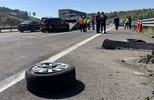 Lastiği patlayan araç kazaya neden oldu: 9 kişi yaralandı!