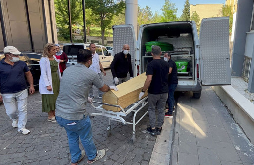 Sivas'ta KKKA şüphesiyle tedavi gören 2 kişi hayatını kaybetti!