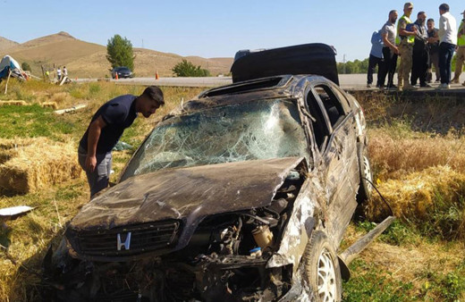 Bitlis'te otomobil şarampole devrildi: 1 kişi öldü, 4 kişi yaralandı!