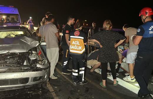 Düzce'de zincirleme kaza! 5 araç birbirine girdi, ortalık savaş alanına döndü! Çok sayıda yaralı var...