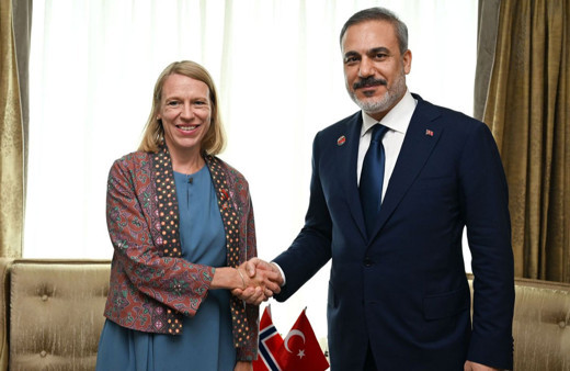 Dışişleri Bakanı Hakan Fidan, Endonezya'da Japon ve Norveçli mevkidaşlarıyla görüştü