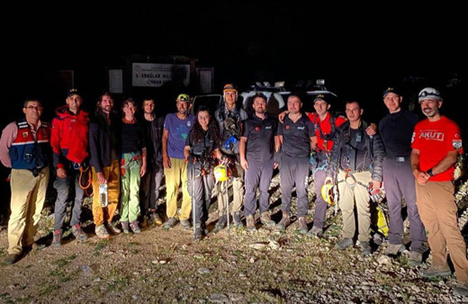 Niğde'de Kayalıklarda mahsur kalan Alman dağcılar kurtarıldı