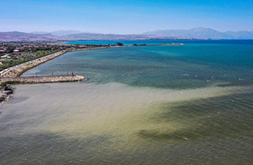 Van Gölü’nden 1 milyon 110 bin metreküp dip çamuru çıkarıldı!