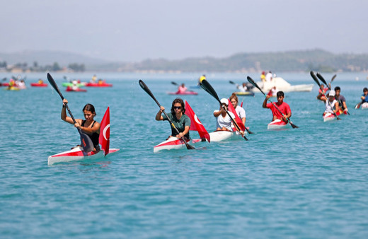 Adana'da, 15 Temmuz Demokrasi ve Milli Birlik Günü Kano Yarışları yapıldı