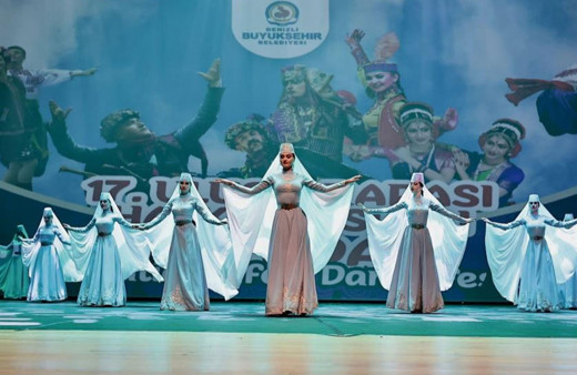 Denizli'de 17. Uluslararası Halk Dansları Festivali'nin galası yapıldı