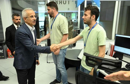 Bakan Uraloğlu, 15 Temmuz'un kilit noktalarından TÜRKSAT Gölbaşı Kampüsü'nü ziyaret etti