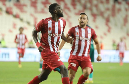 Mustapha Yatabare, Sivasspor’a veda etti!