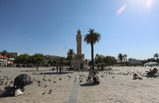 İzmir'de caddeler ve meydanlar boşaldı! Sıcak yüzünden herkes evde!