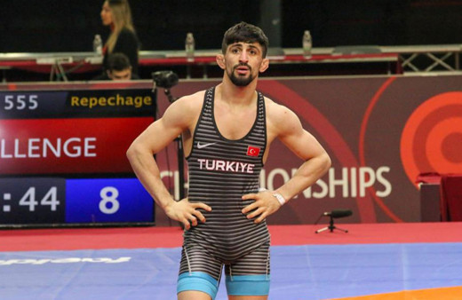 Milli güreşçiler, Macaristan'da iki madalya kazandı!