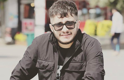  Genç şarkıcıya sahne çıkışı silahlı saldırı! Karnından ve göğsünden vuruldu