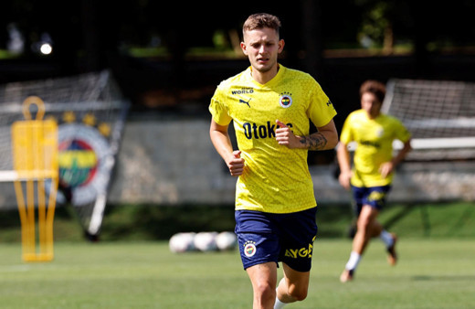 Fenerbahçe'de yeni transfer Sebastian Szymanski takımla ilk antrenmanına çıktı