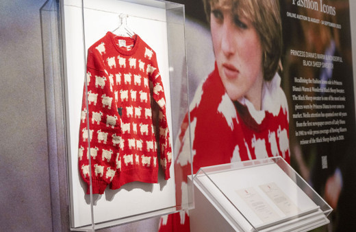 Prenses Diana'nın ünlü koyunlu kazağı açık artırma ile satışta!