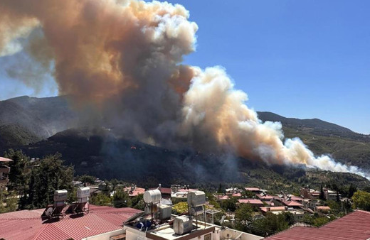Bakan Yerlikaya duyurdu: Hatay'daki orman yangınıyla ilgili 2 kişi gözaltına alındı