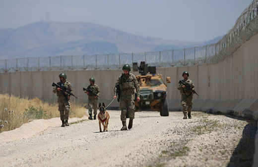 Suriye sınırından Türkiye'ye geçmek isteyen 2 kişi yakalandı!