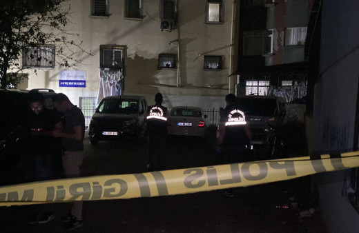 İstanbul Beyoğlu’nda sebebi bilinmeyen patlama paniğe neden oldu