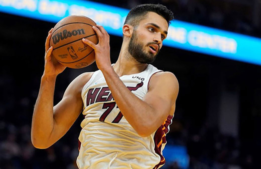 A Milli basketbolcu Ömer Faruk Yurtseven Utah Jazz'a transfer oldu