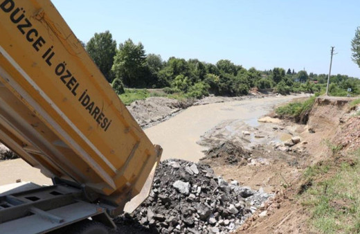 Düzce'de selde ulaşıma kapanan tüm köy yolları açıldı!