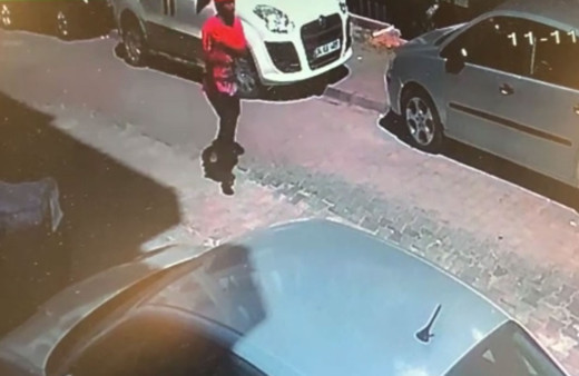 Ev sahibi, zam teklifini kabul etmeyen 15 yıllık kiracısını öldürdü! Dehşet anları kamerada