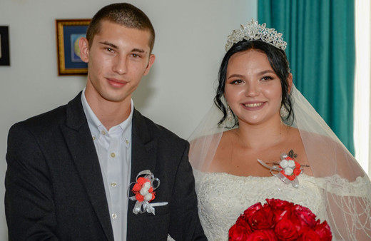 Ukrayna'daki savaş nedeniyle Antalya'da misafir edilen yetim gençler evlendi!