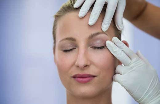 Göz kapağı estetiği ile daha genç görünmek mümkün!