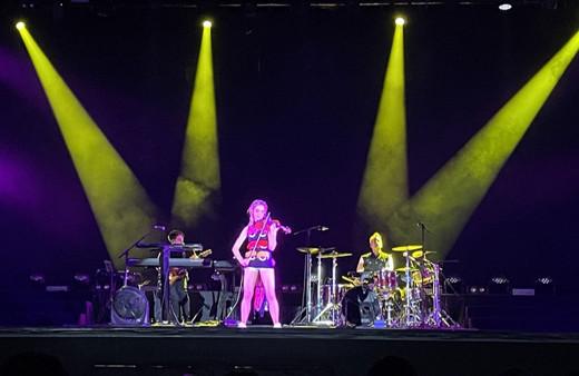 Dünyaca ünlü kemancı Lindsey Stirling, İstanbul'da sahne aldı!