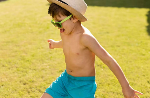 Sıcak havalarda çocukları çok fazla dışarda tutmayın!