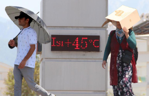 Çöl sıcakları etkili oluyor: Termometreler 45 dereceyi gördü! Şemsiyesi olmayan güneşe karşı böyle önlem aldı