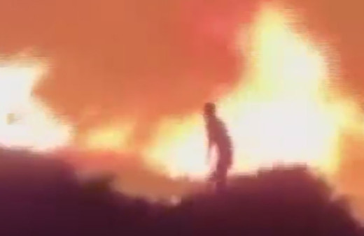 Çeşme'de ormanı yakan kundakçı alevlerin arasında kameraya yakalandı! İşte o anlar