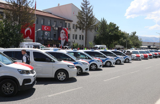 Erzincan Emniyetine taze kan! 40 yeni araç hizmete girdi!